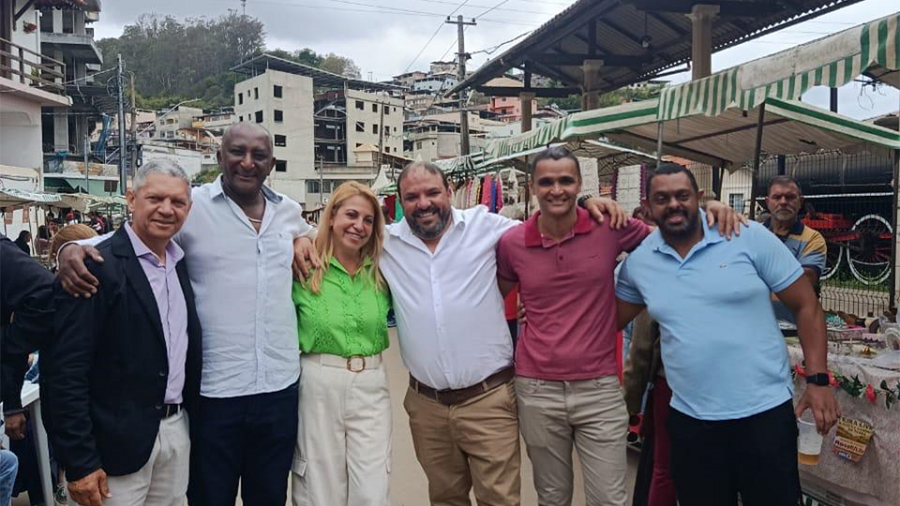 Feira Livre Raízes e Sabores da Terra atrai pessoas para uma manhã de domingo  animada