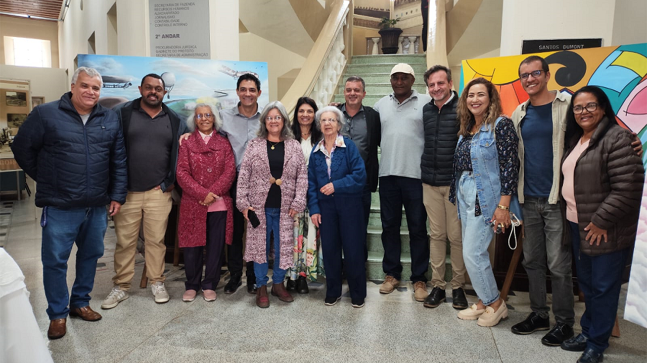 Exposição de Artes inspirada no legado de Alberto Santos Dumont é aberta ao público