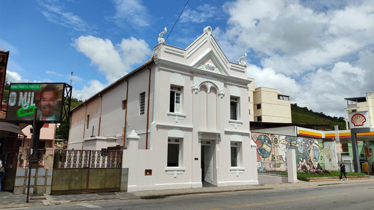 Prédio da Secretaria Municipal de Educação em fase de conclusão de reforma