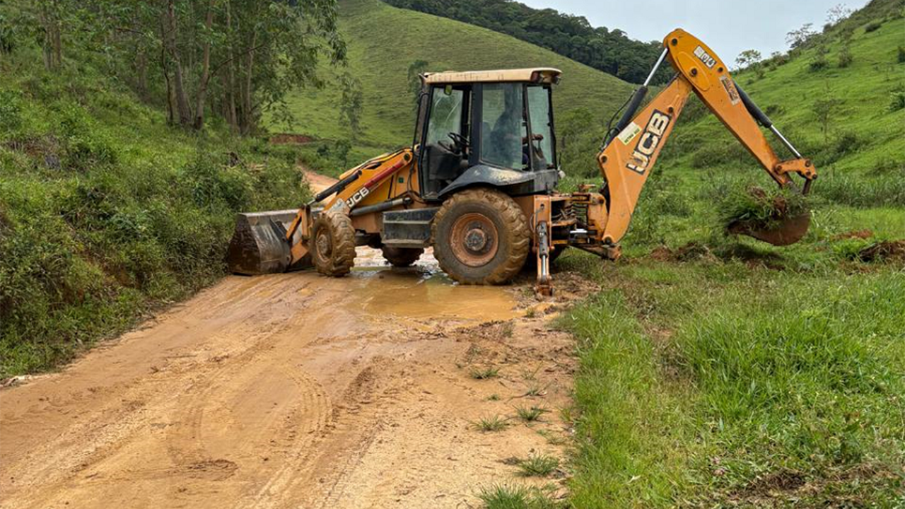 Estrada rural de Jacuba e Formoso passam por manutenção