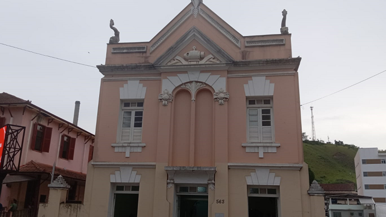 Prefeitura realiza revitalização do prédio da Secretaria de Educação