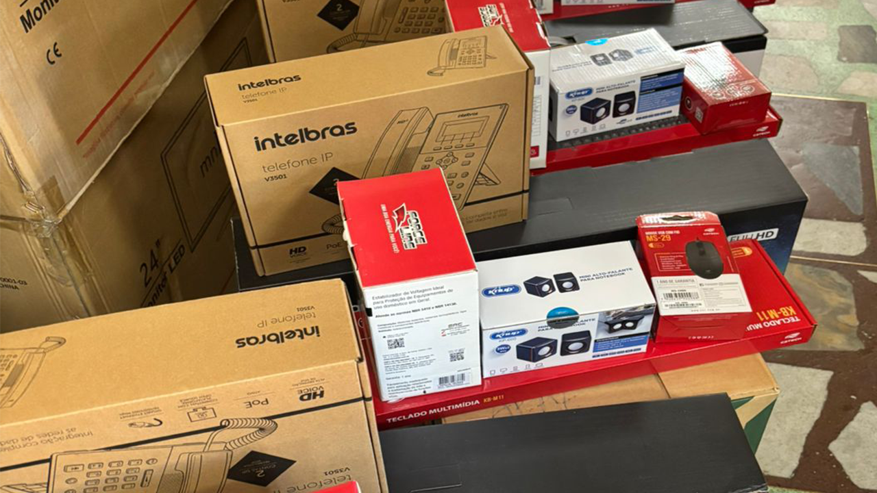 Escolas municipais de Santos Dumont recebem novos computadores e modernizam sistema de telefonia