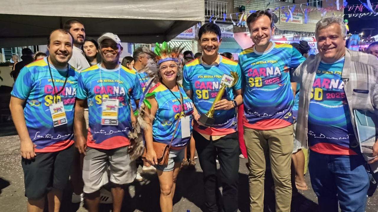 Prefeito Pacífico Júnior abre oficialmente o Carnaval de Santos Dumont, ontem, 26/02, no Bloco da Travessia