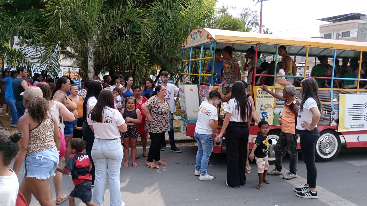 Festa no bairro Santo Antônio e na Praça da Bíblia reúne crianças e famílias