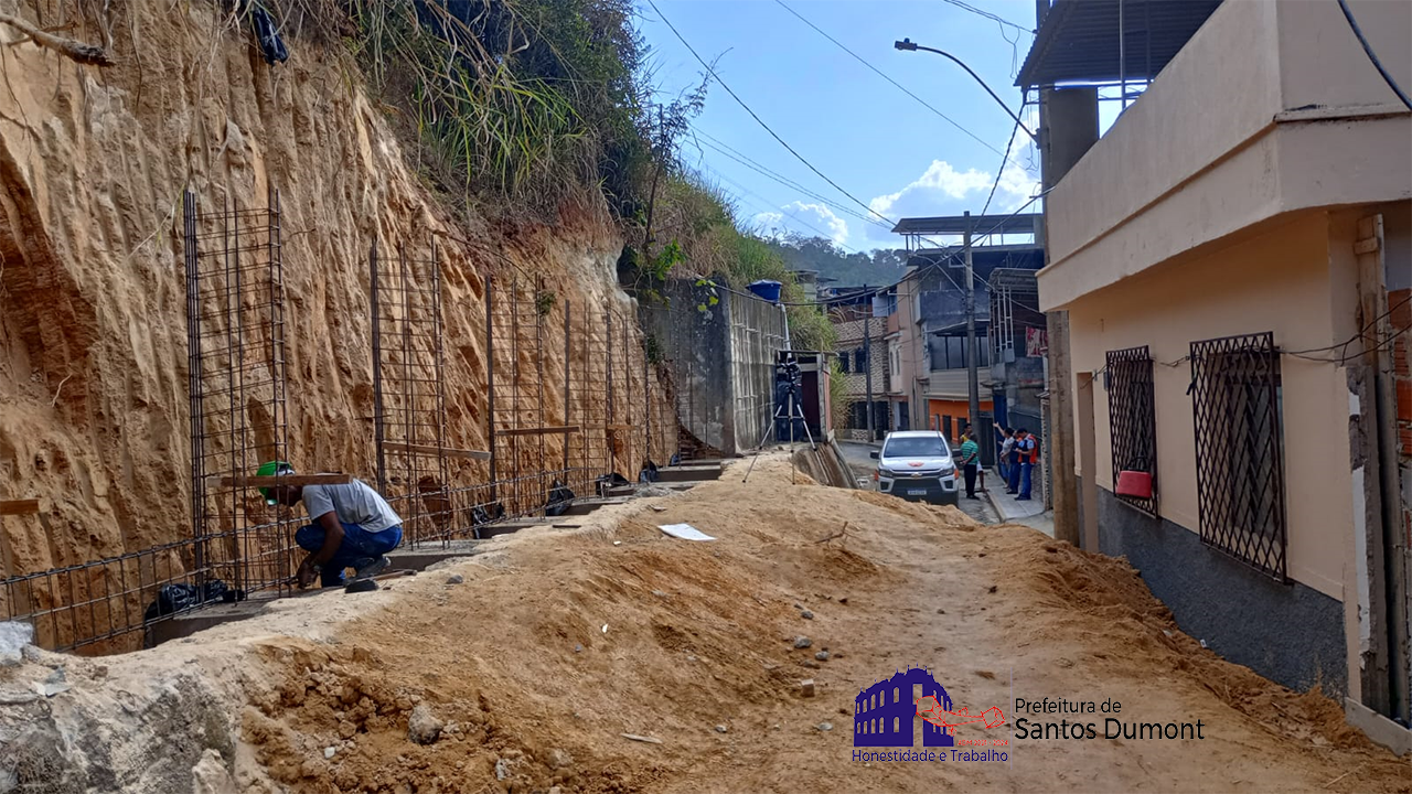 Construção de muro de contenção na Rua Geraldino Carlos Dias, no bairro São Sebastião