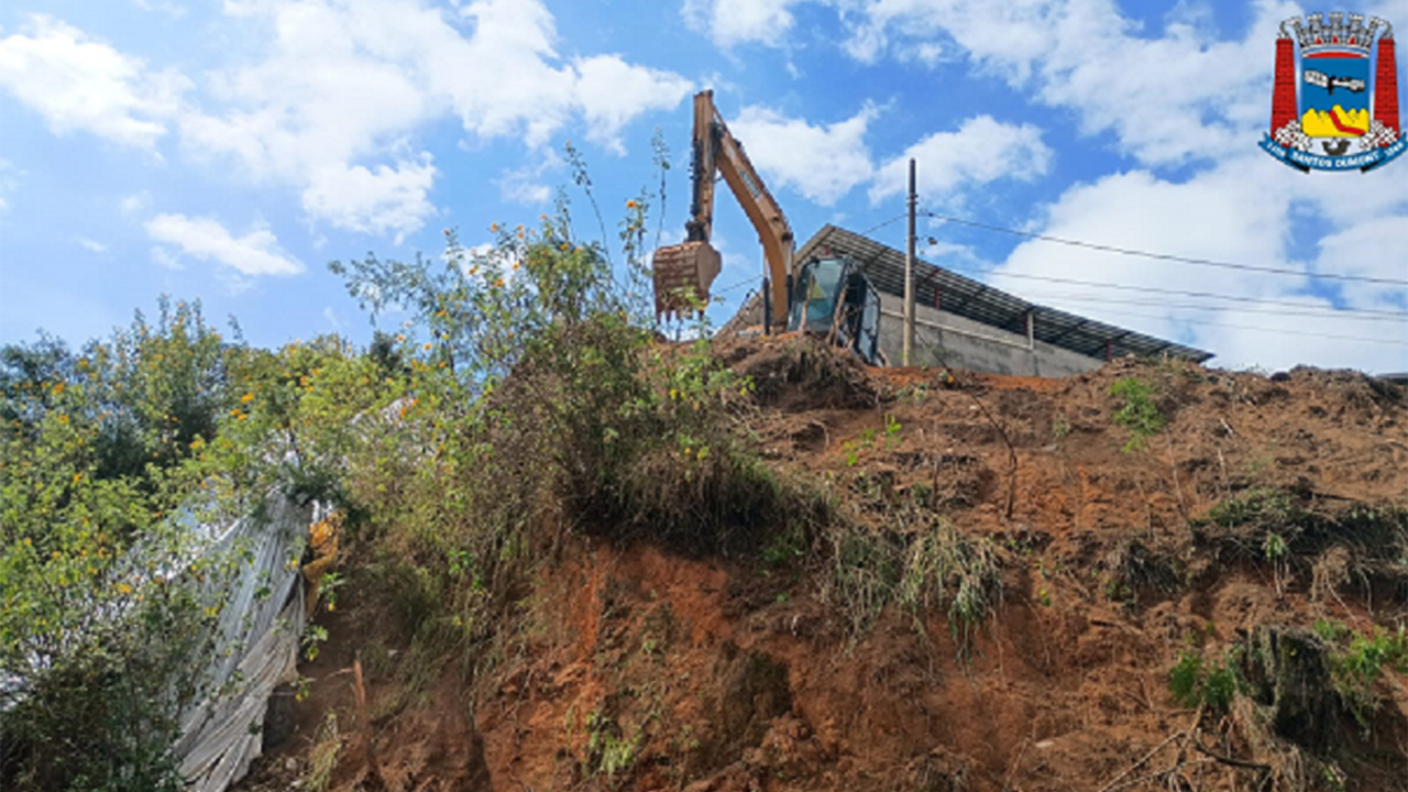 Prefeitura inicia construção do muro de contenção de encosta na Rua Alagoas, no bairro das Flores