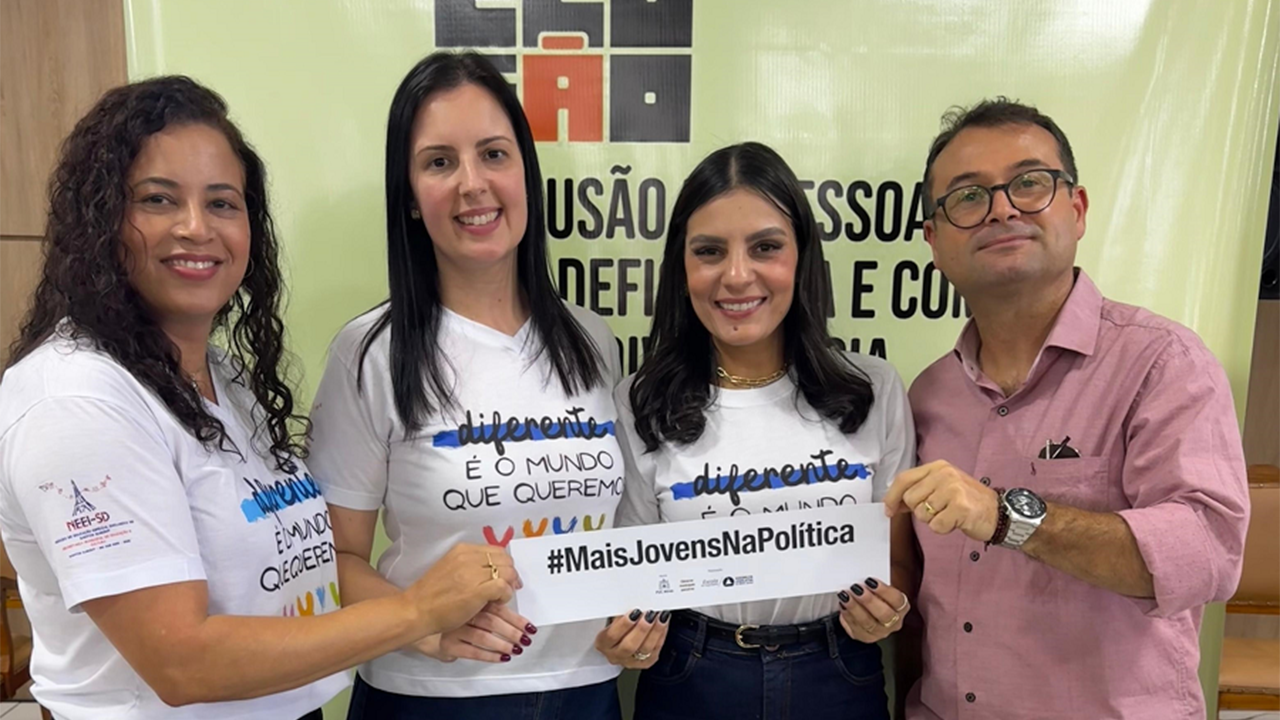 Secretaria de Educação prestigia Parlamento Jovem na Câmara de Vereadores
