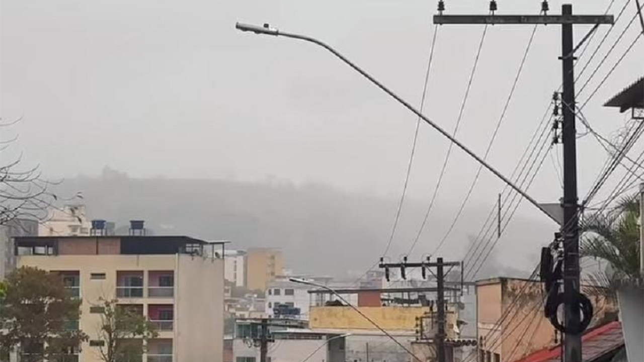 Prefeitura substitui braços de luminárias na Rua Coronel Severiano de Rezende