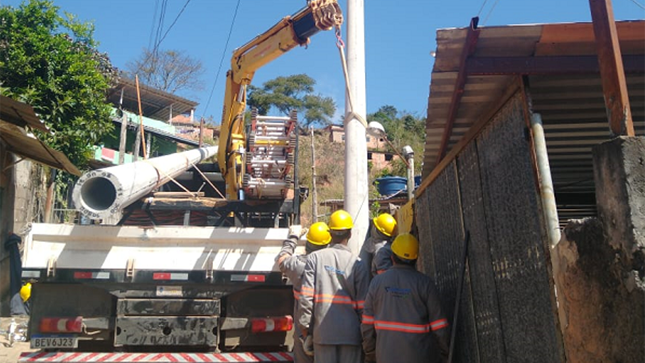 Serviço de Extensão de rede elétrica na Vila Palmira, com colocação de 2 postes de cimento