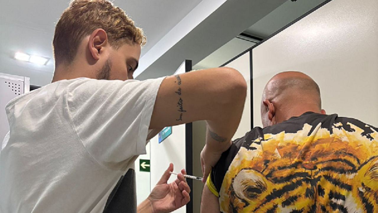 Trabalhadores da Sec. de Obras recebem vacinas de atualização do calendário vacinal de adultos