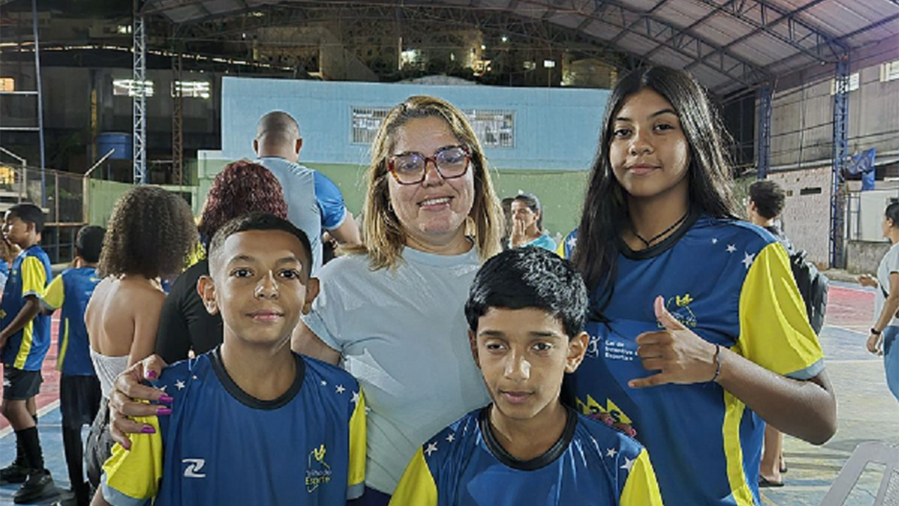 Lançamento e entrega dos  uniformes do projeto Trilhos do Esporte 