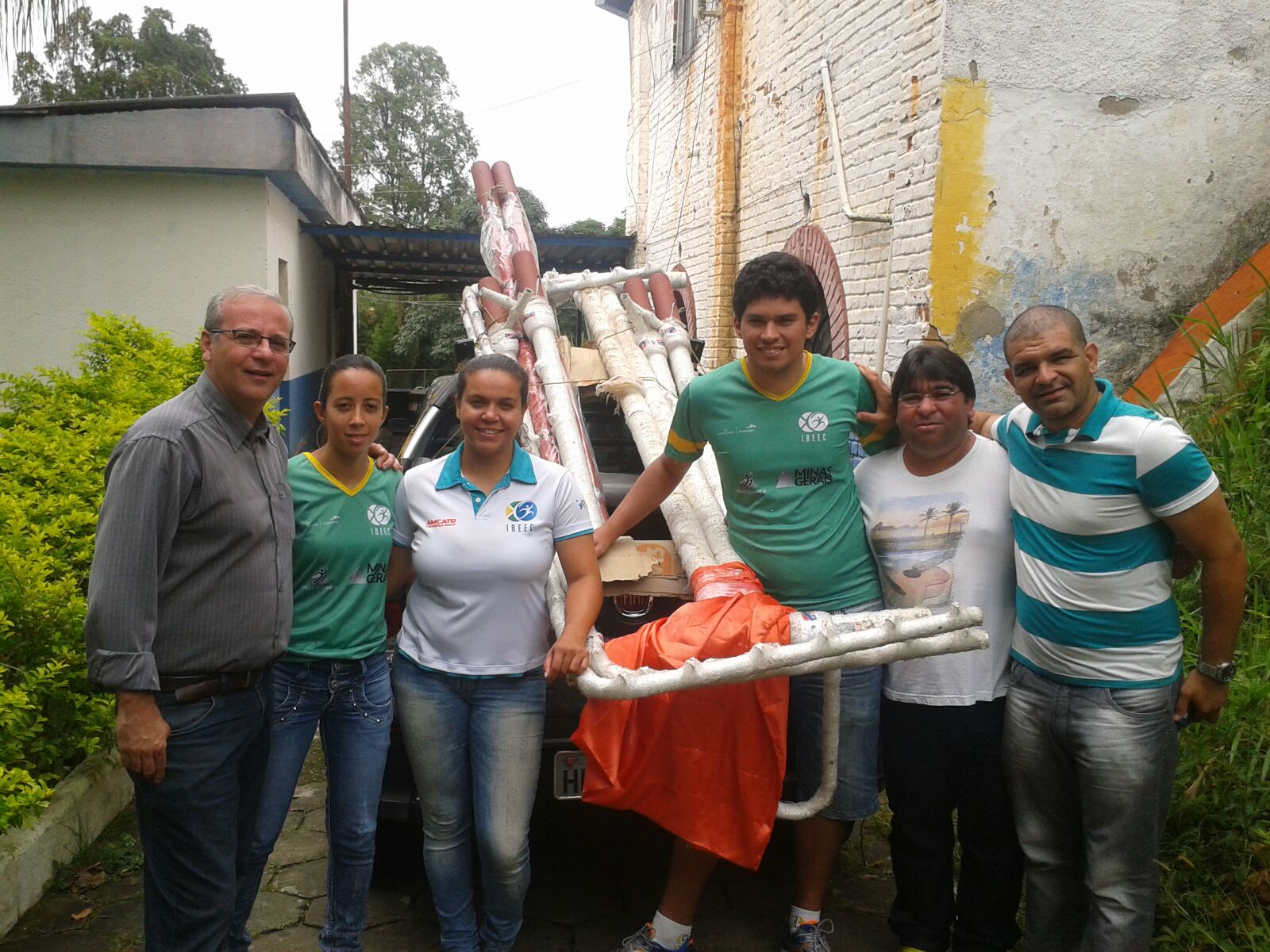 IBEEC entrega equipamentos para projeto esportivo