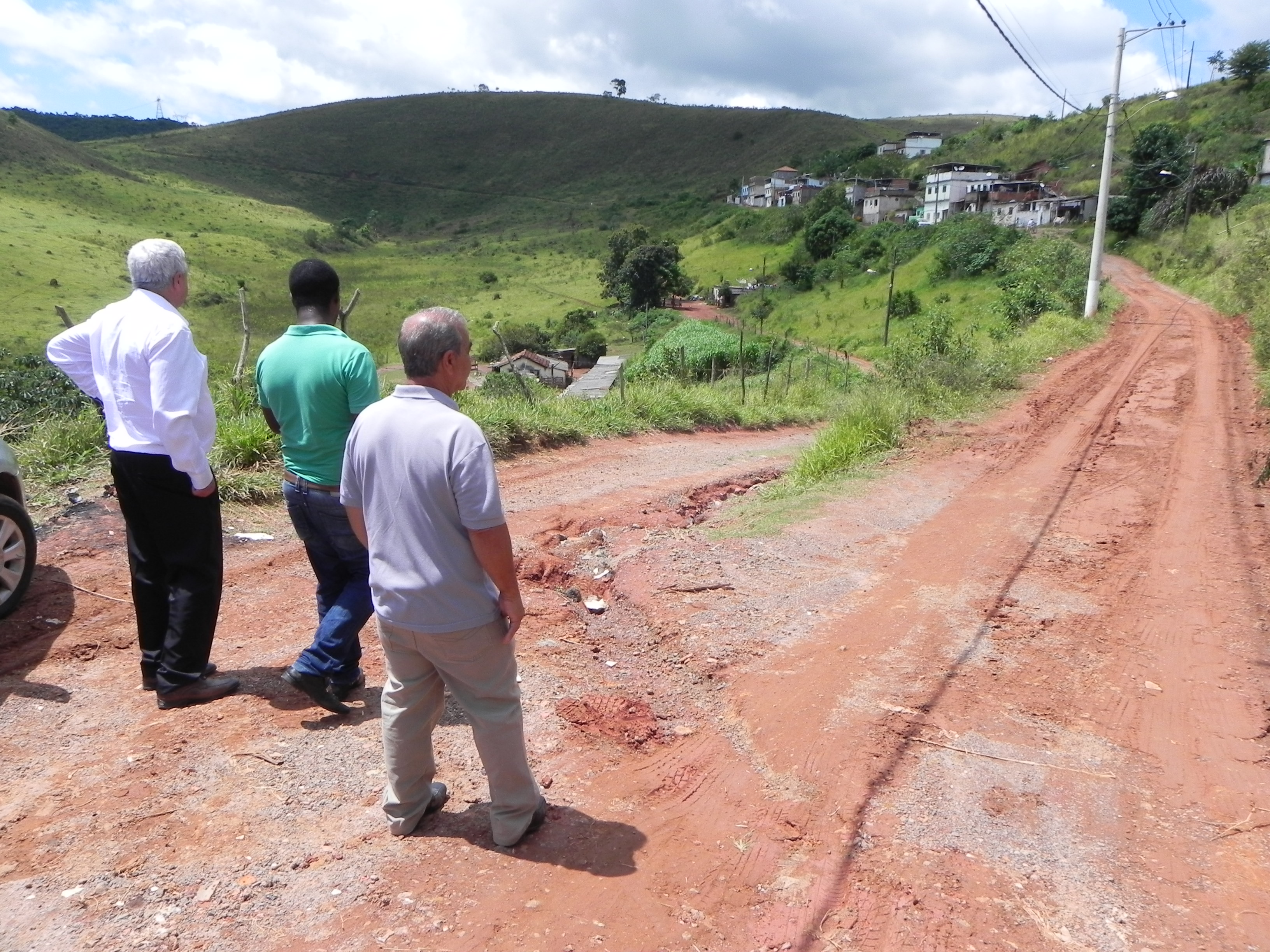 Prefeito e empreiteiro visitam obra no Loteamento Espacial