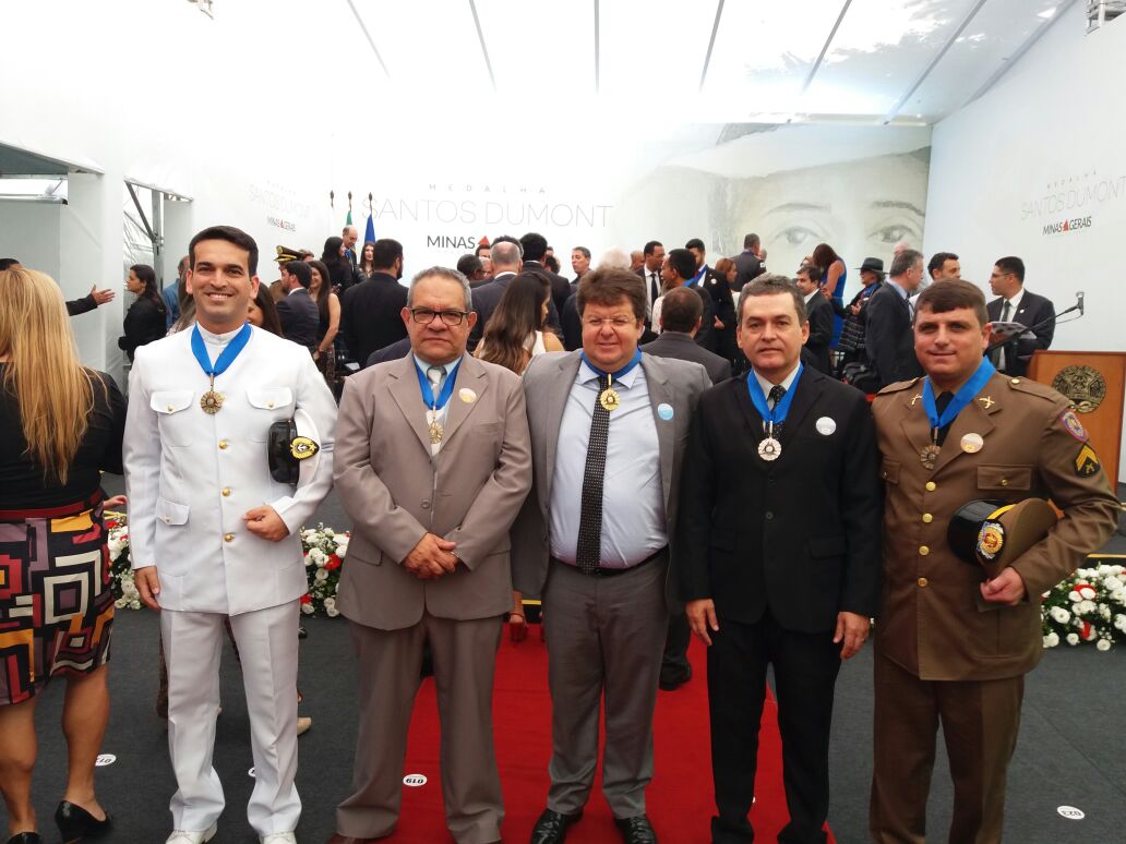 Prefeito Bebeto Faria e sandumonenses agraciados com a Medalha Santos Dumont