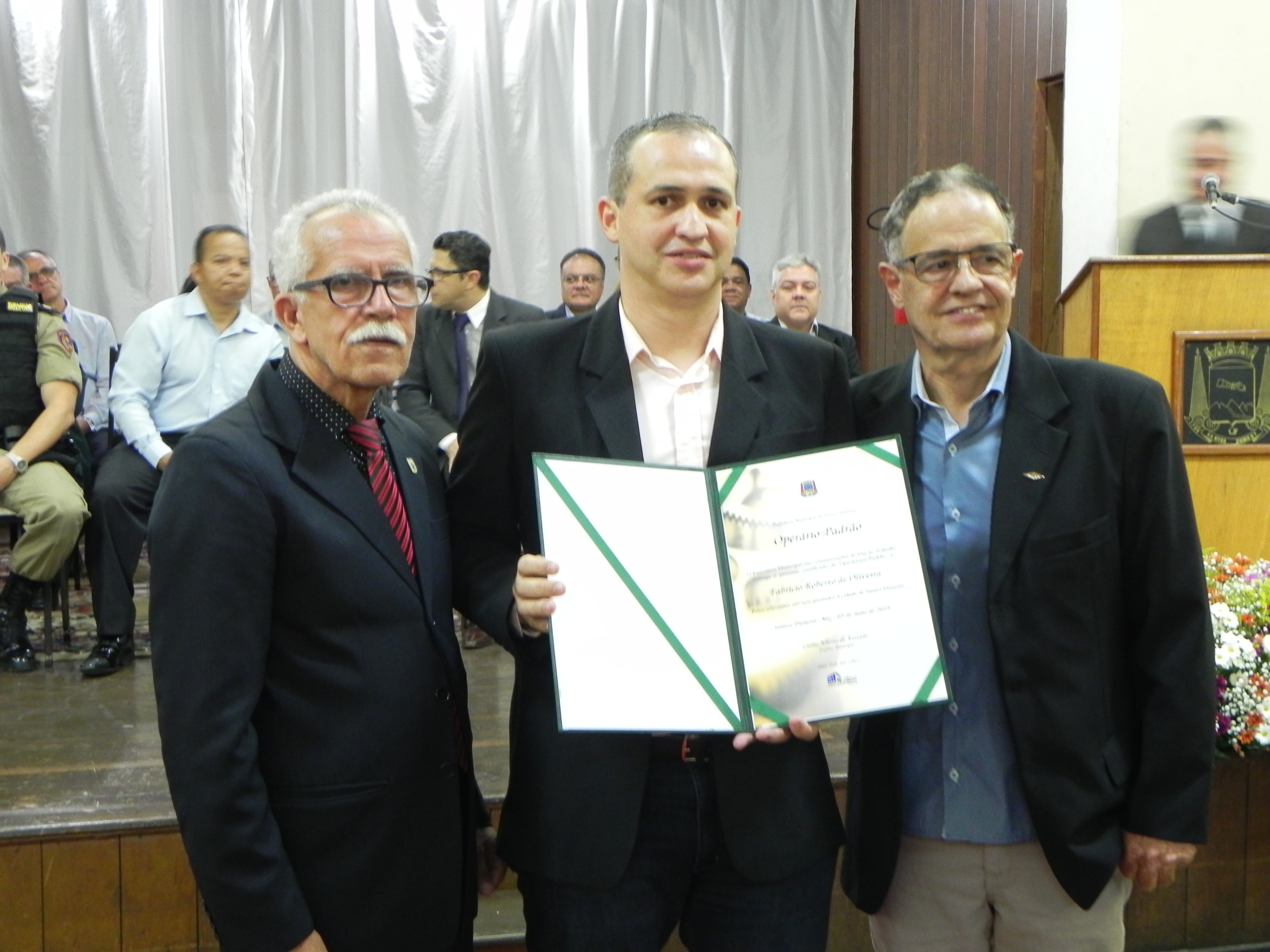 Trabalhadores sandumonenses recebem homenagens