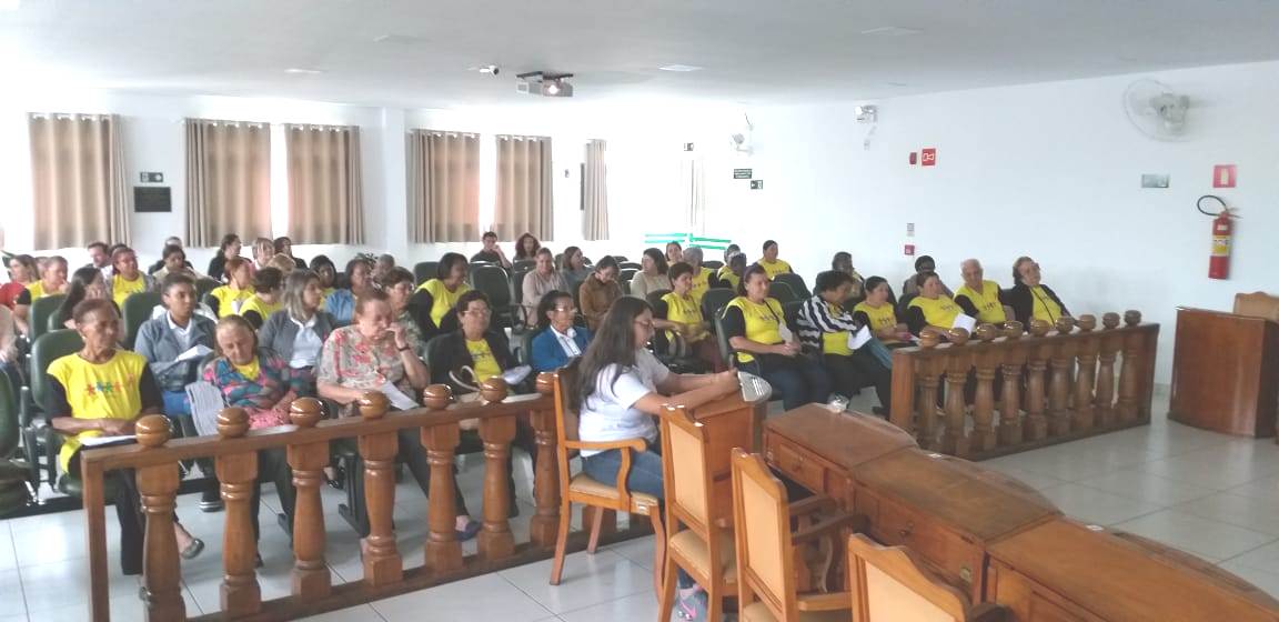 Palestra sobre Outubro Rosa chama atenção para uma alimentação equilibrada