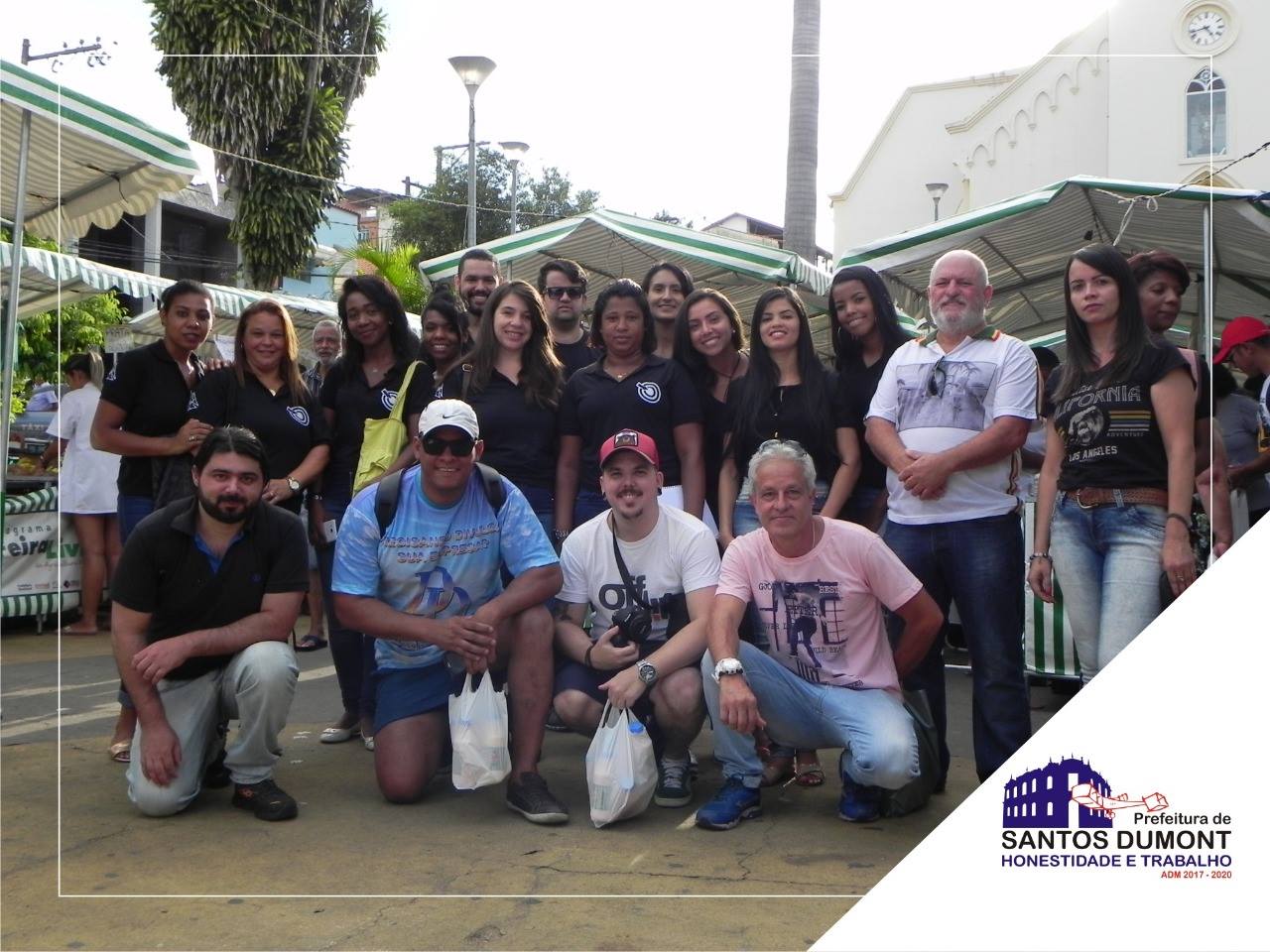 Alunos dos cursos de Administração e Marketing do Polivalente visitam feira noturna